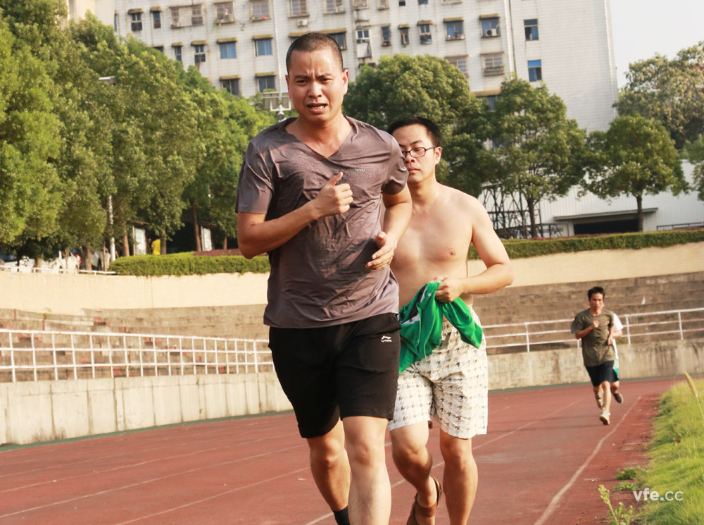 维多利亚老品牌vic电气恒力长跑队-9