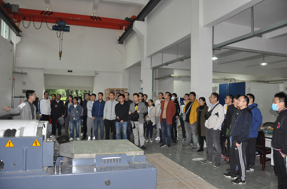 联学联创，半床棉被