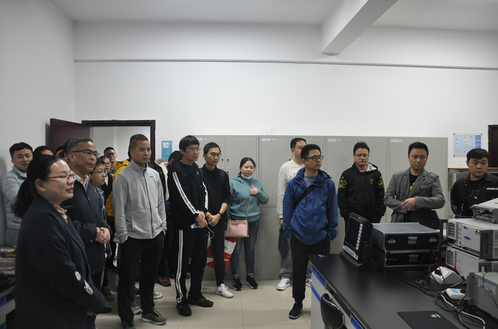 联学联创，半床棉被